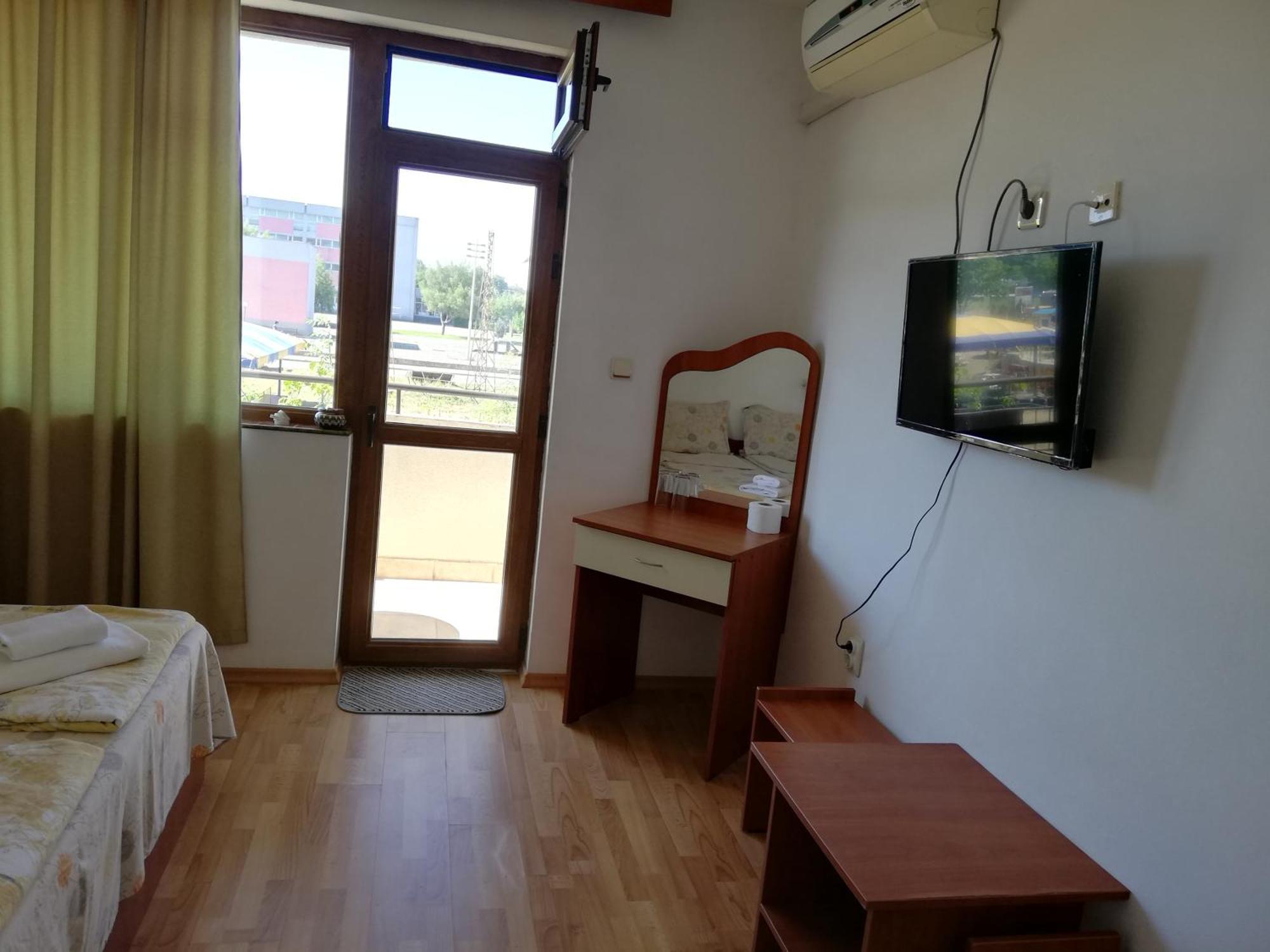 Hotel Strinava Primorsko Exterior photo